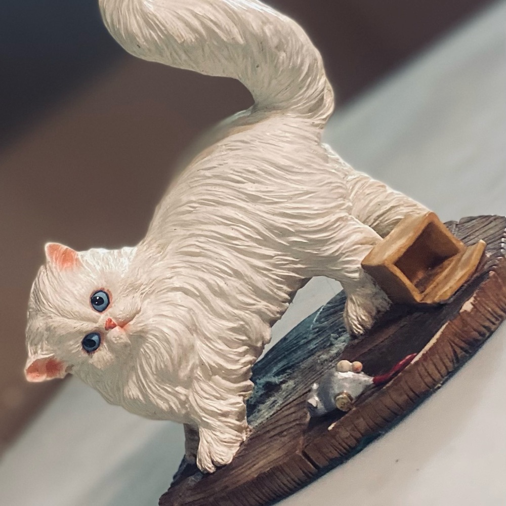 Cat ornament no imperfections, very cute